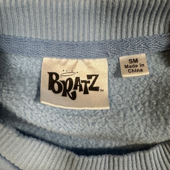Bratz Winter Girls Sweatshirt Y2K Blue Crewneck MGA Official 2000s Sm Cozy Vibes - Picture 8 of 10